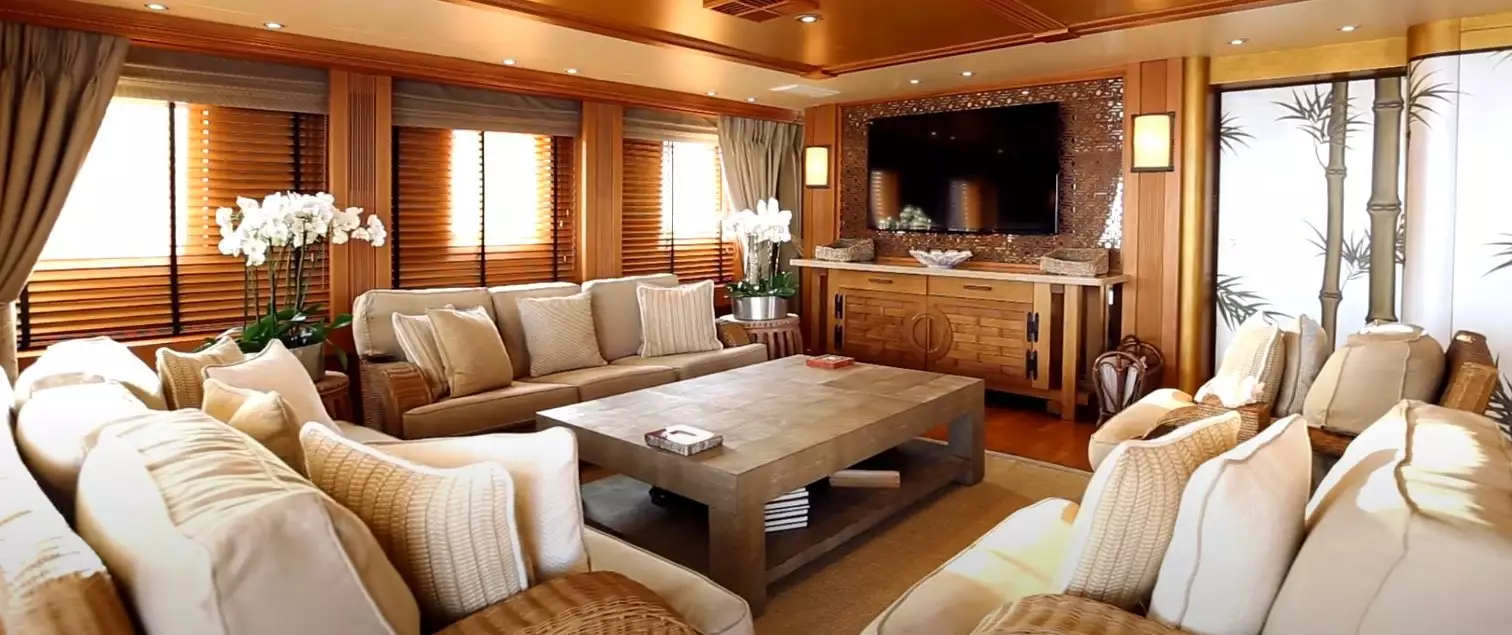 yacht Esmeralda interior