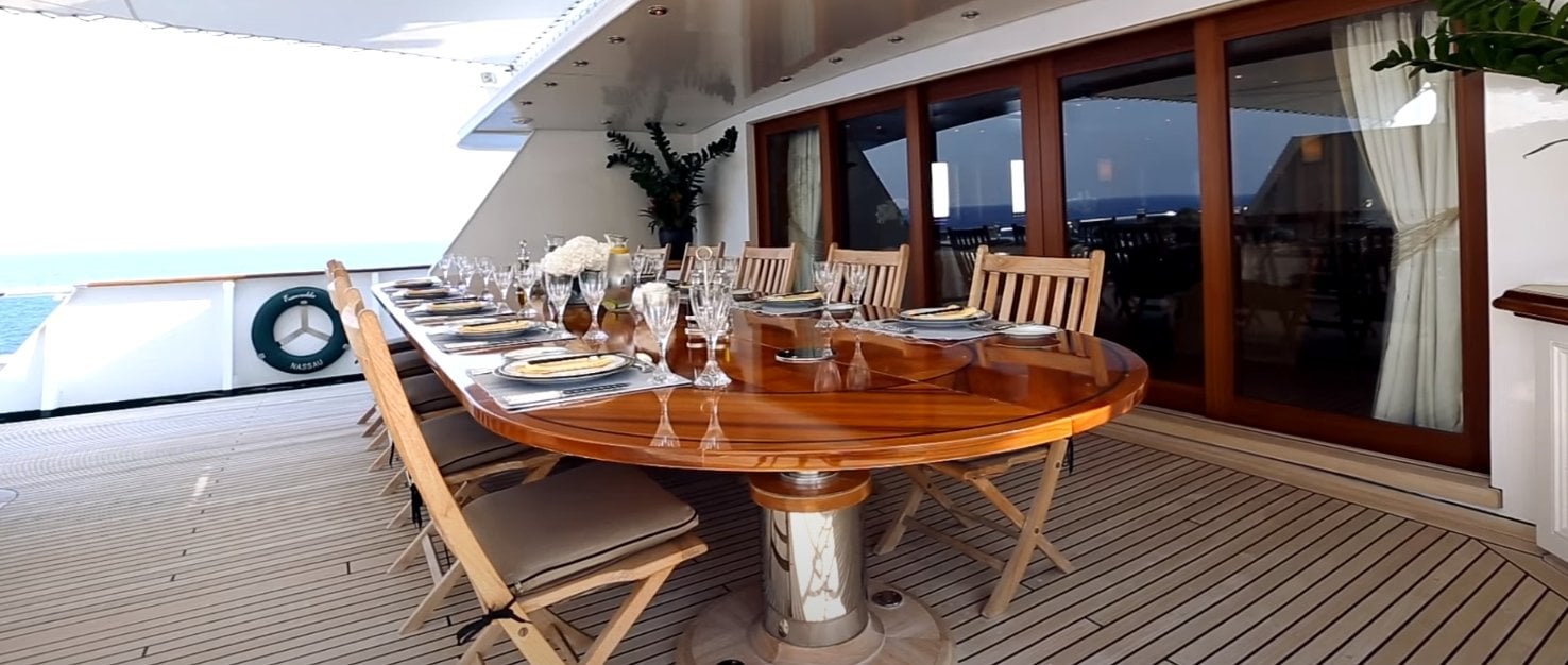 Interior del yate Esmeralda