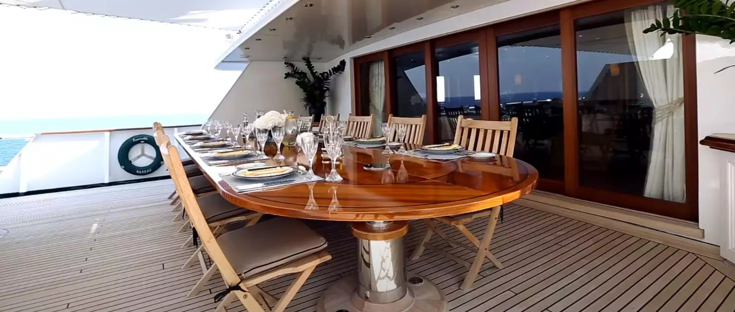 yacht Esmeralda interior