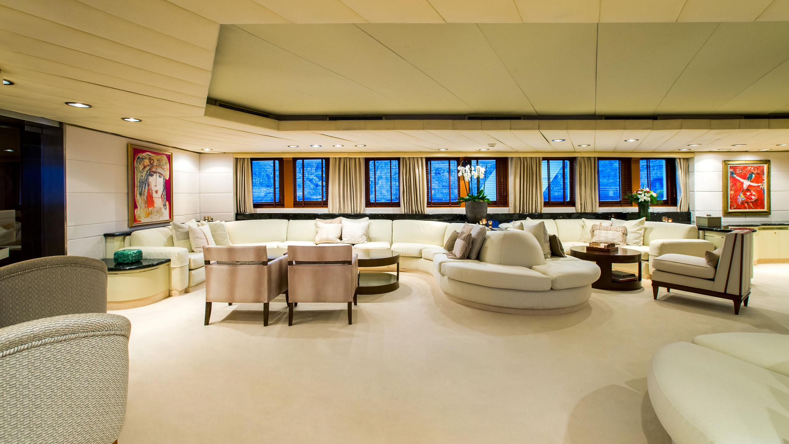 yacht Esmeralda interior