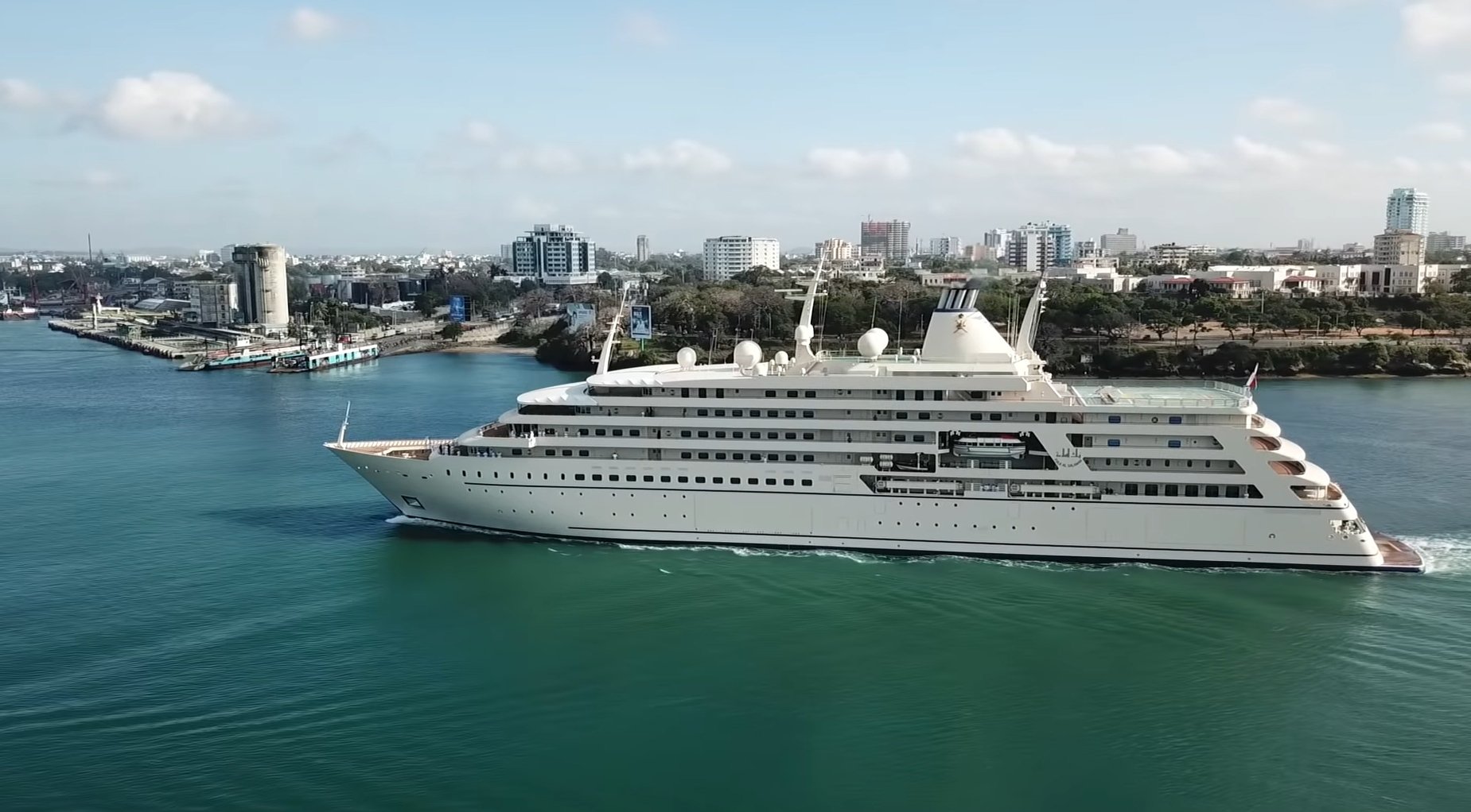 <a class="lar-automated-link" href="https://www.superyachtfan.com/fr/yacht-industry/yacht-builders/lurssen/" 36086 target="_self">Lurssen</a>