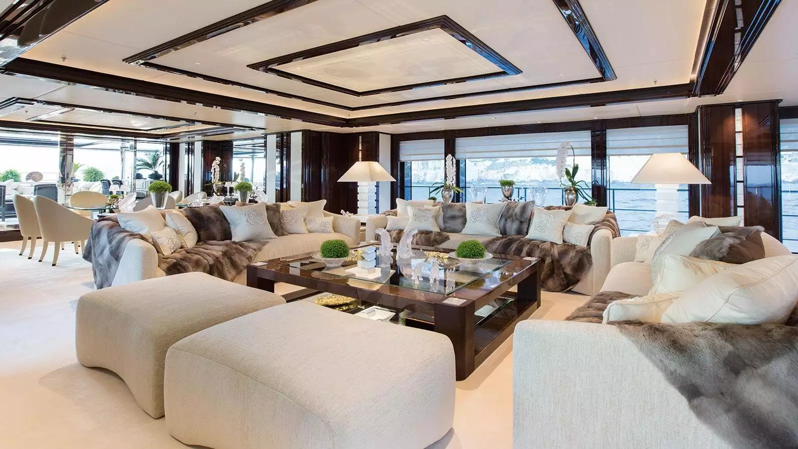 interno dell'illusione V dell'yacht 