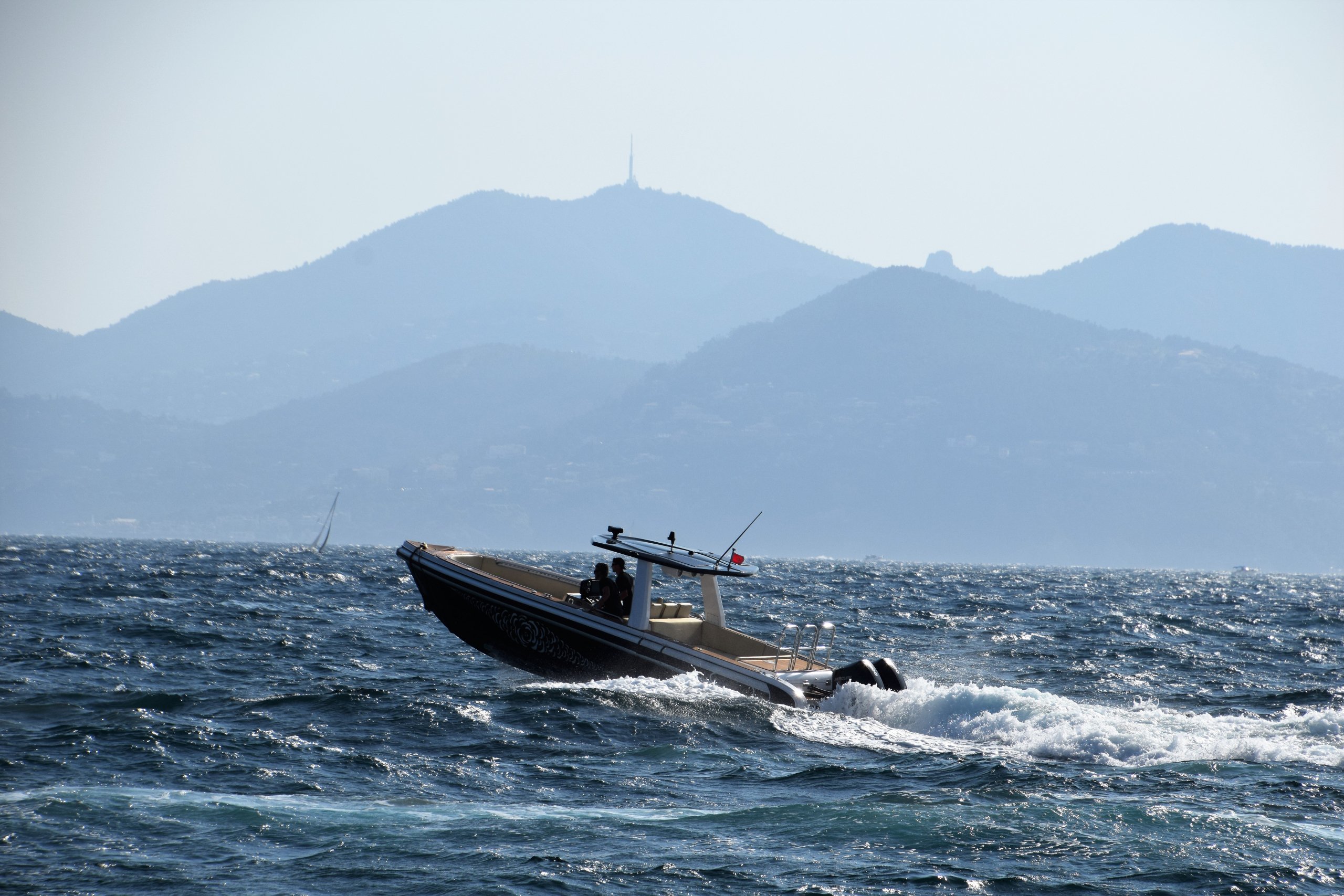 yacht Illusion tender