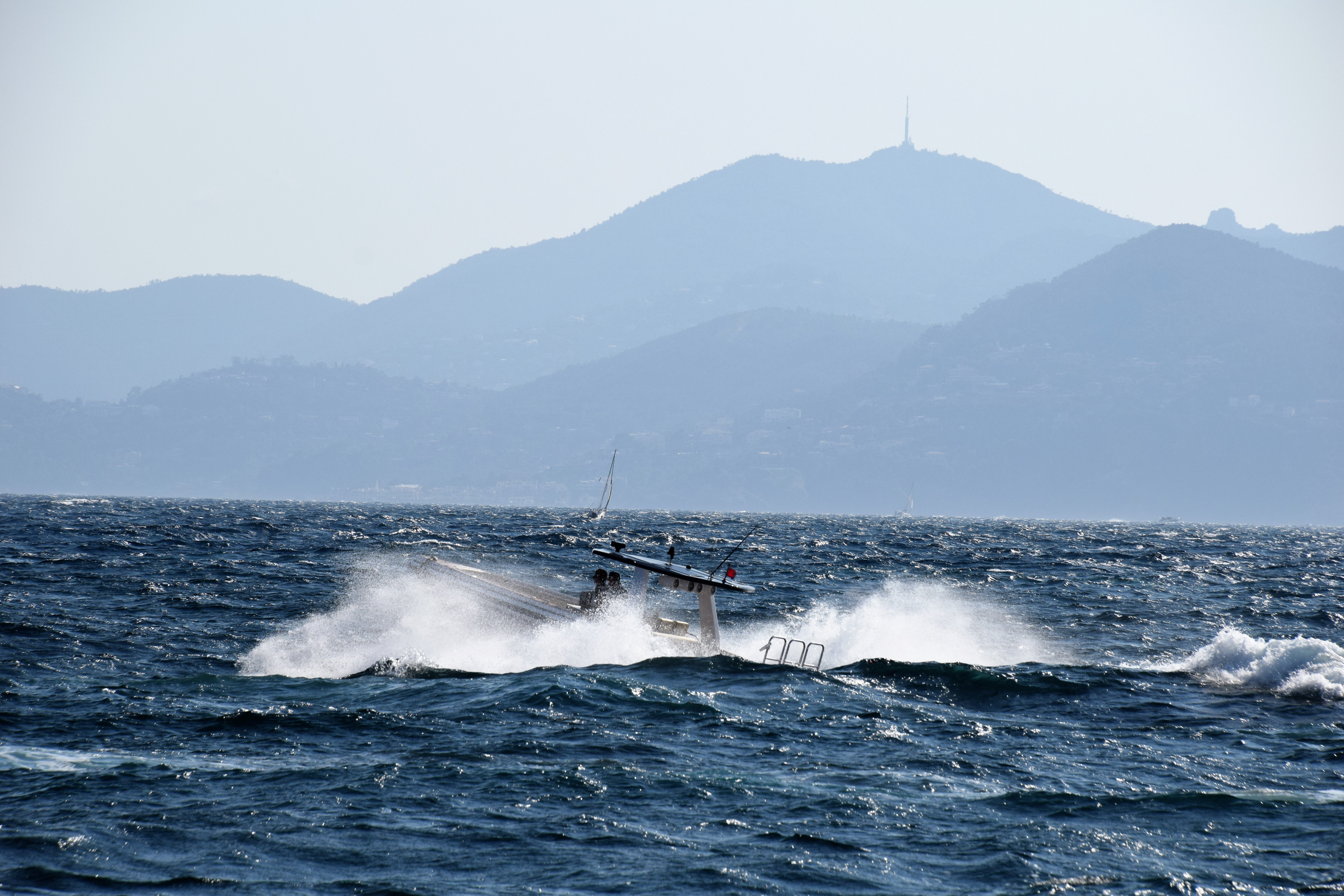 yacht Illusion tender