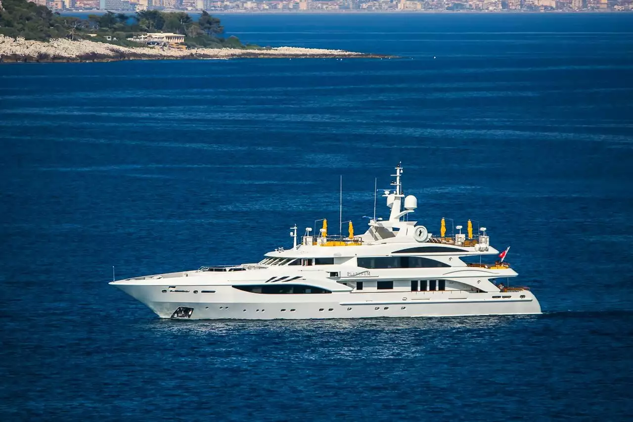 Yat Platinum – 50m – Benetti – Suni Vaswani