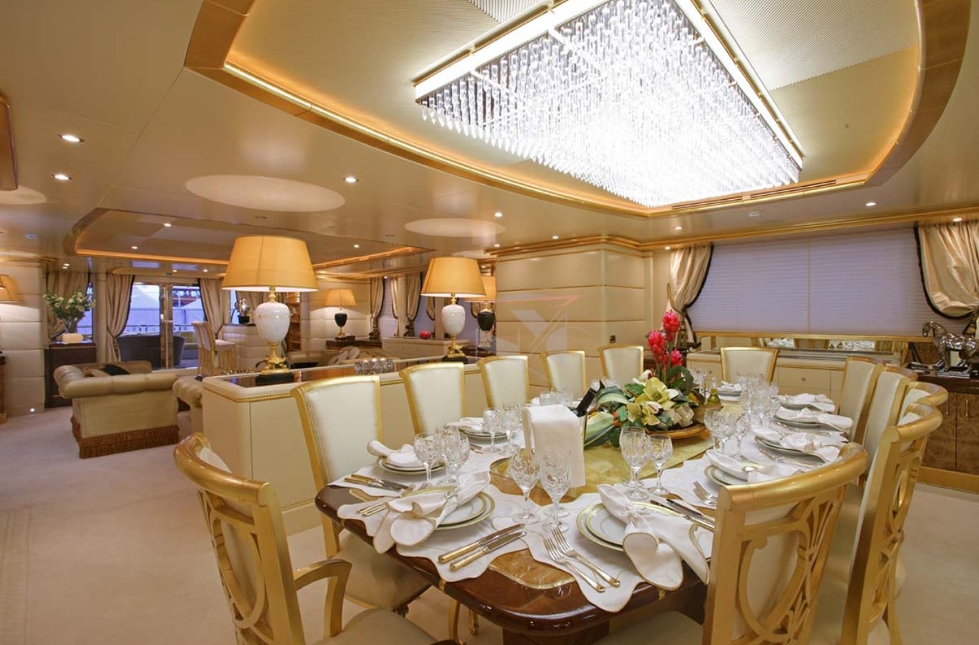 yacht Platinum interior 