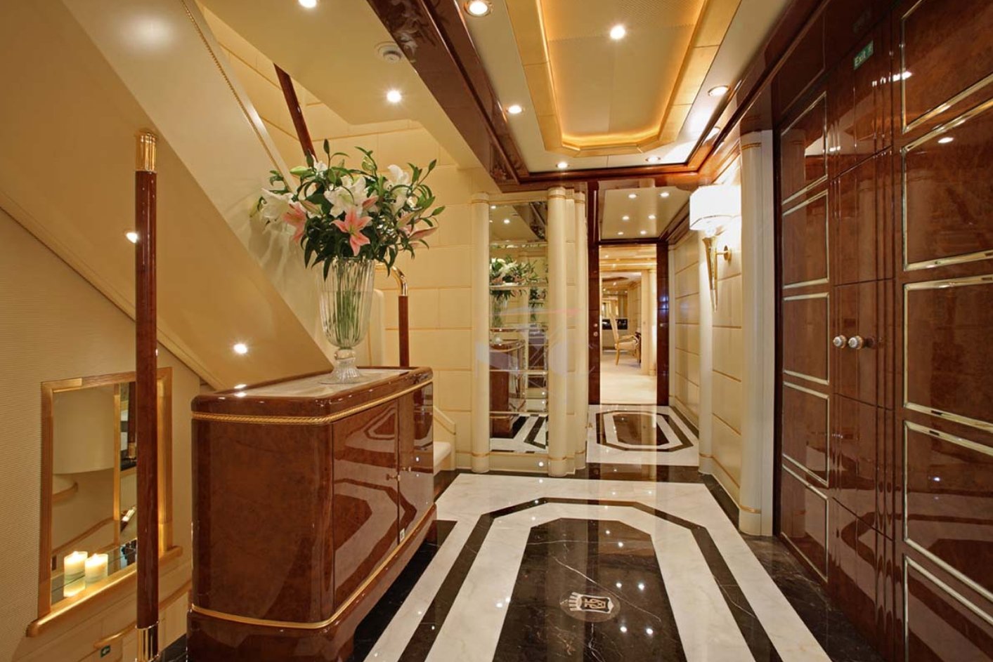 Interior del yate Platinum 