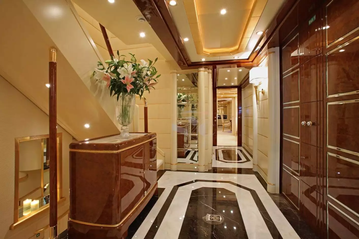 yacht Platinum interior 