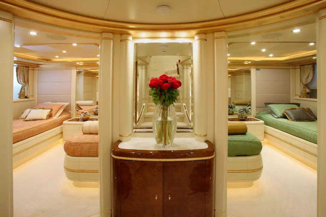 yacht Platinum interior 