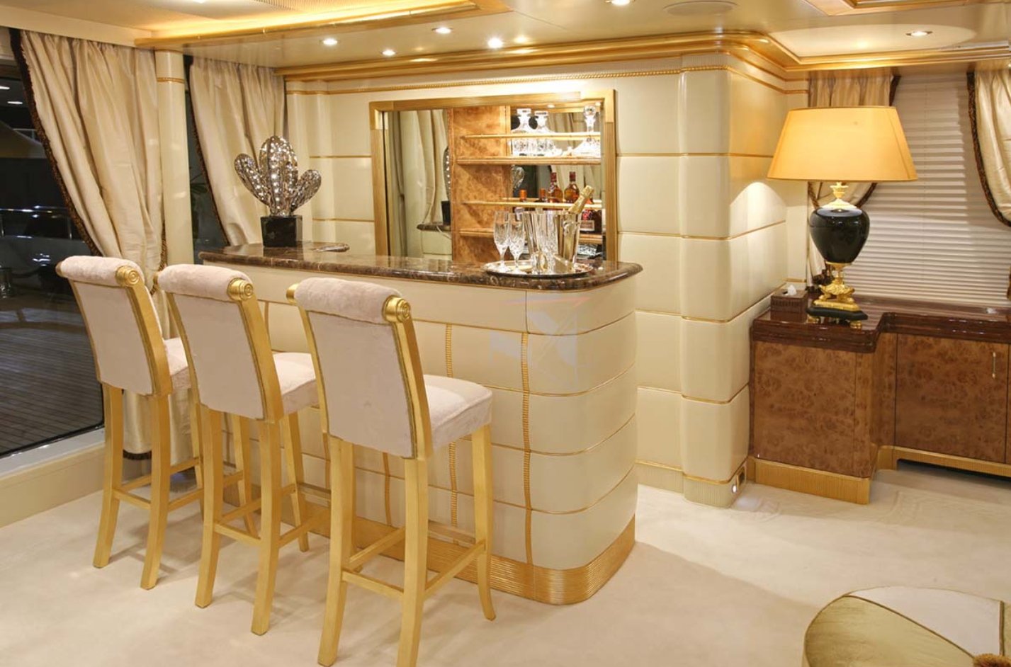 yacht Platinum interior 