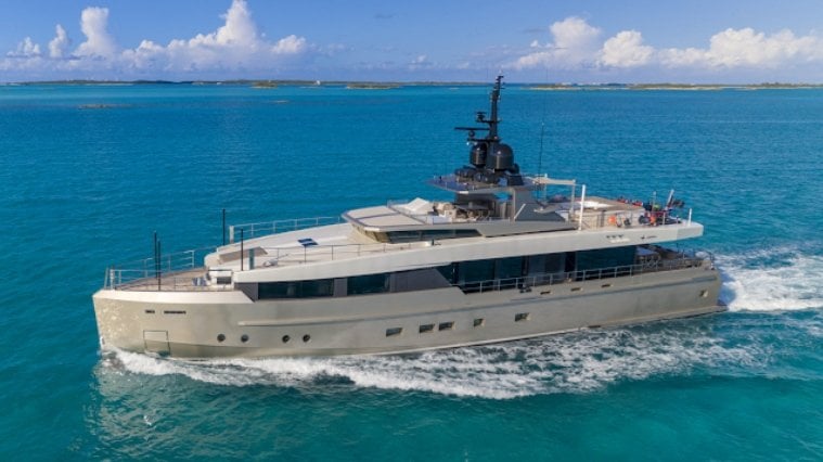 yacht Safe Haven - Admiral - 2014 - Tim Gillean