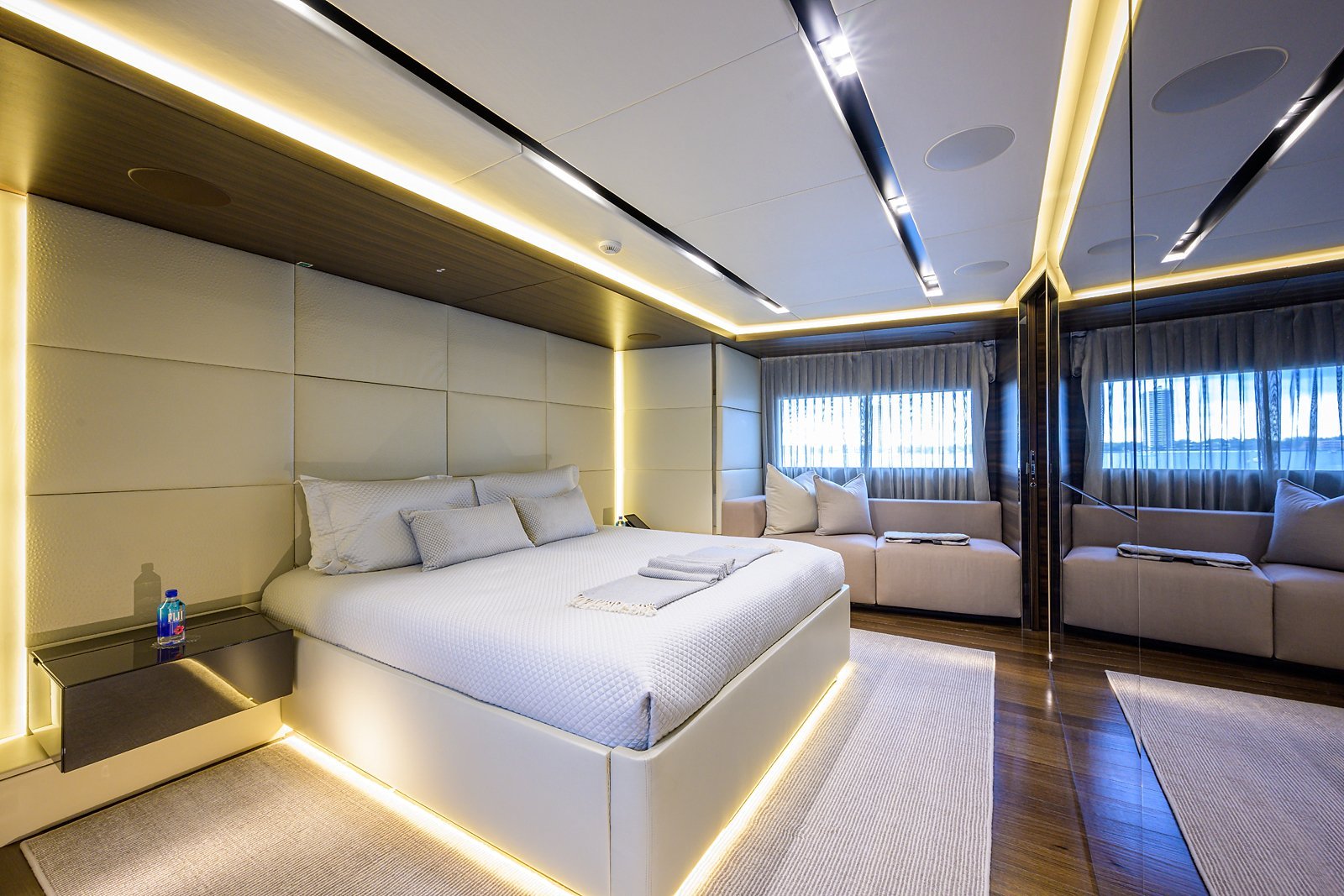 yacht Safe Haven interior 