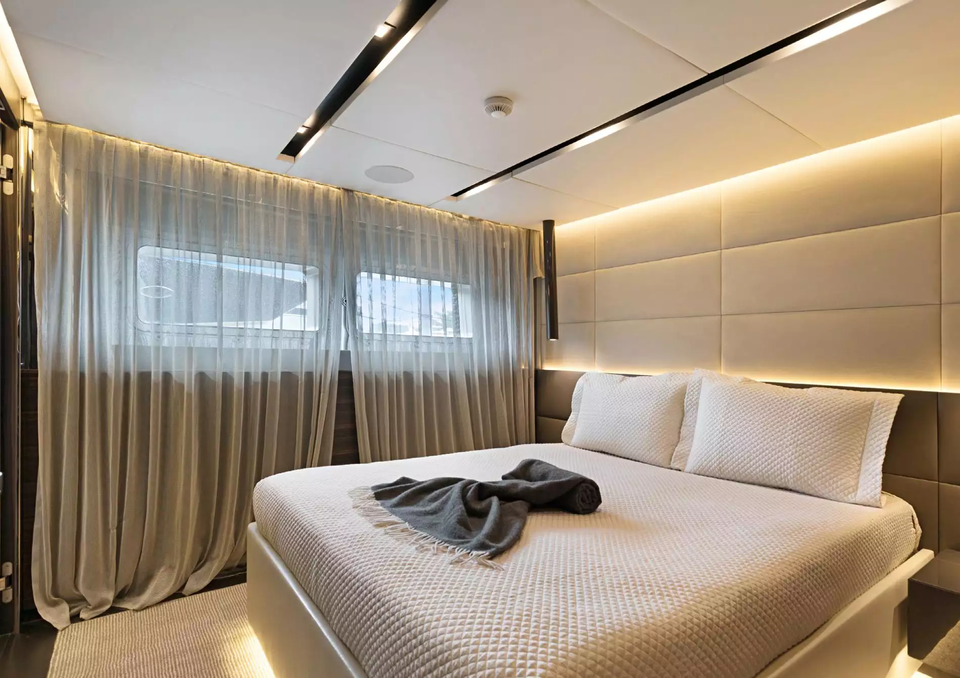 yacht Safe Haven interior 