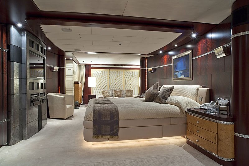 yacht Sarah interior