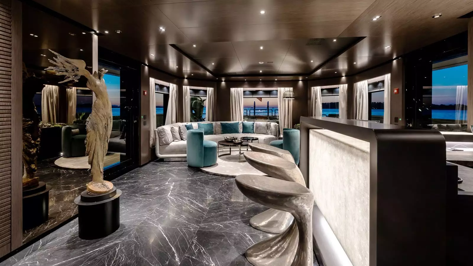 yacht Solo interior