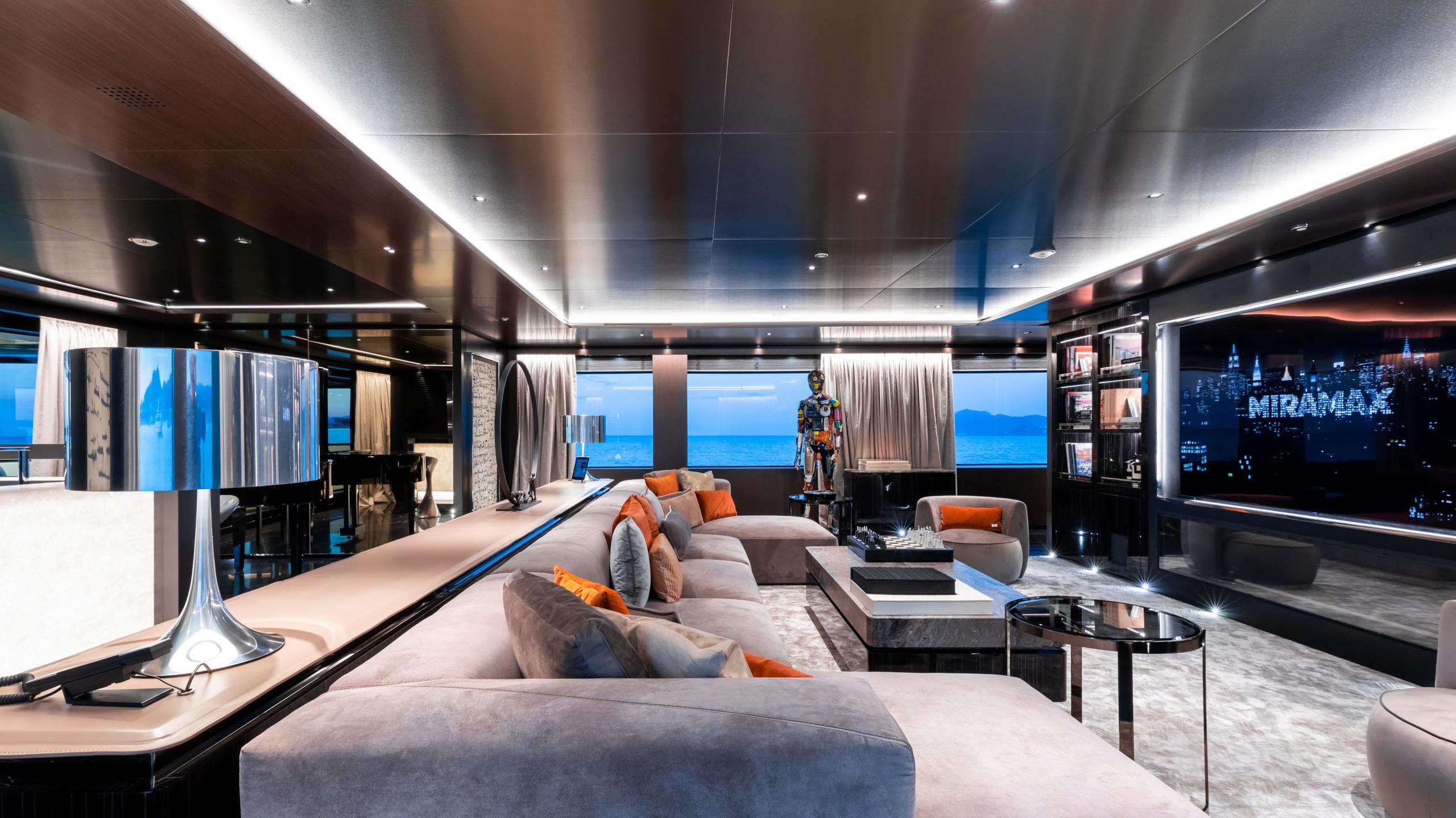 interno dell'yacht solo