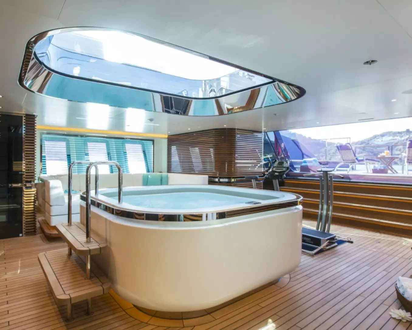 sailing yacht Aquijo interior