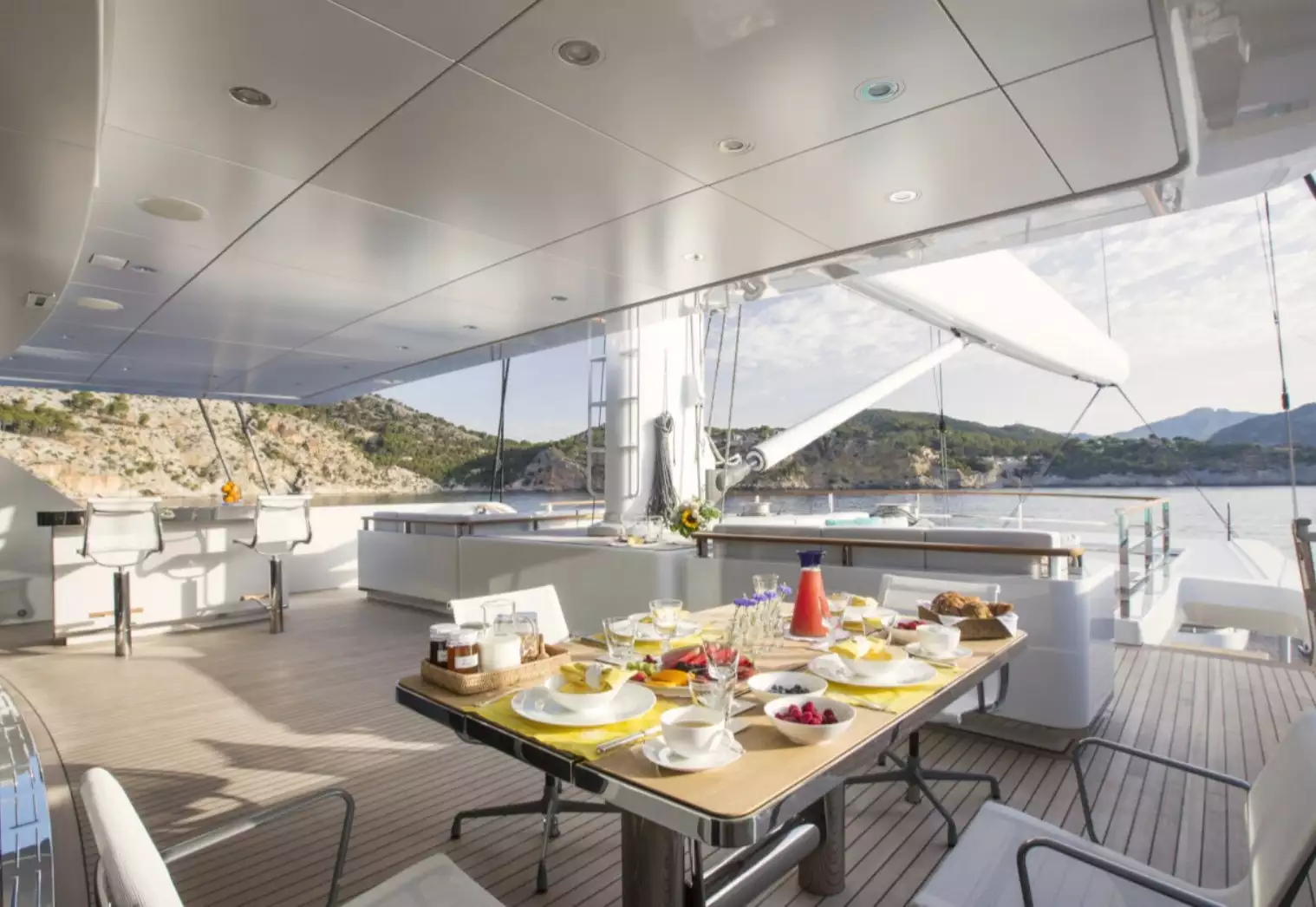 sailing yacht Aquijo interior