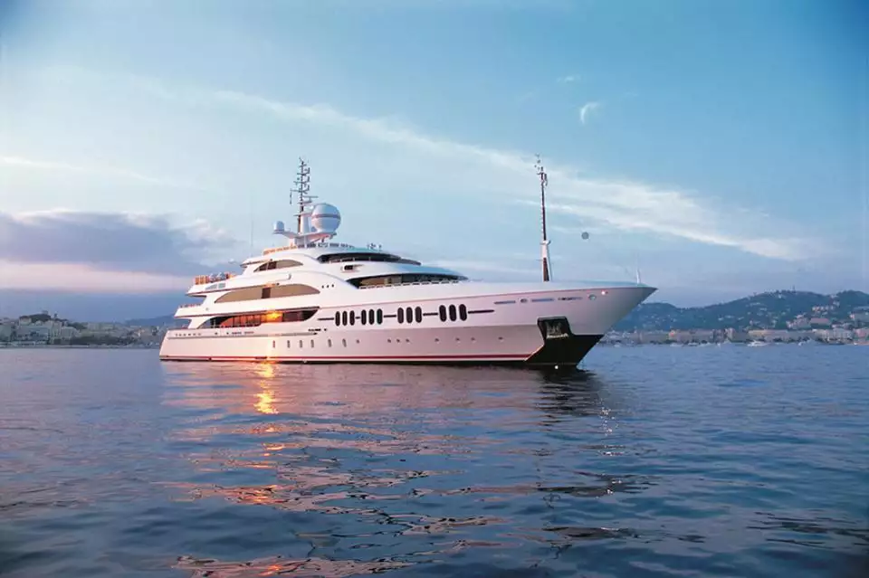 яхта Ambrosia – Benetti – 2006 – Ambrous Young