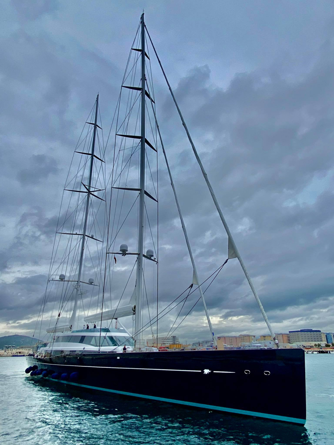 aquijo sailing yacht mast height