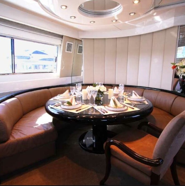 Intérieur du yacht Illusions