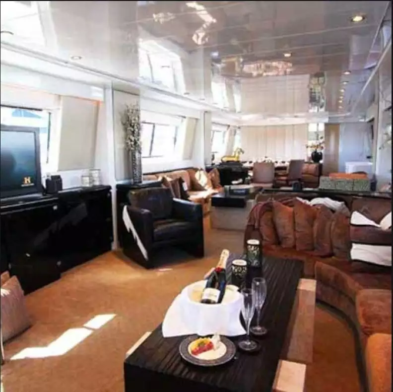 Intérieur du yacht Illusions