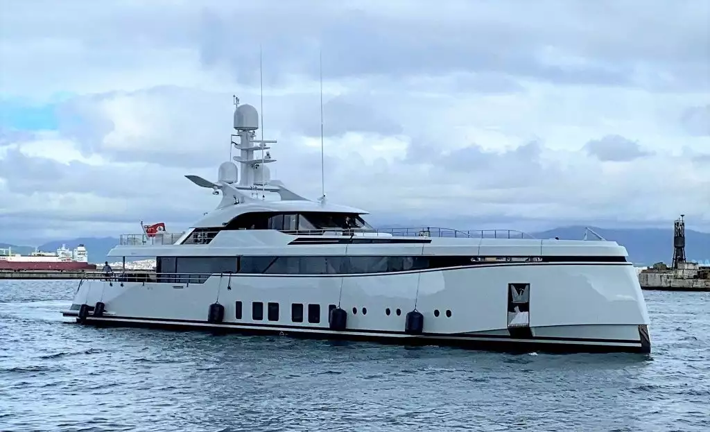 яхта Totally Nuts — Feadship — 2021 — Саркис Изрмирлян