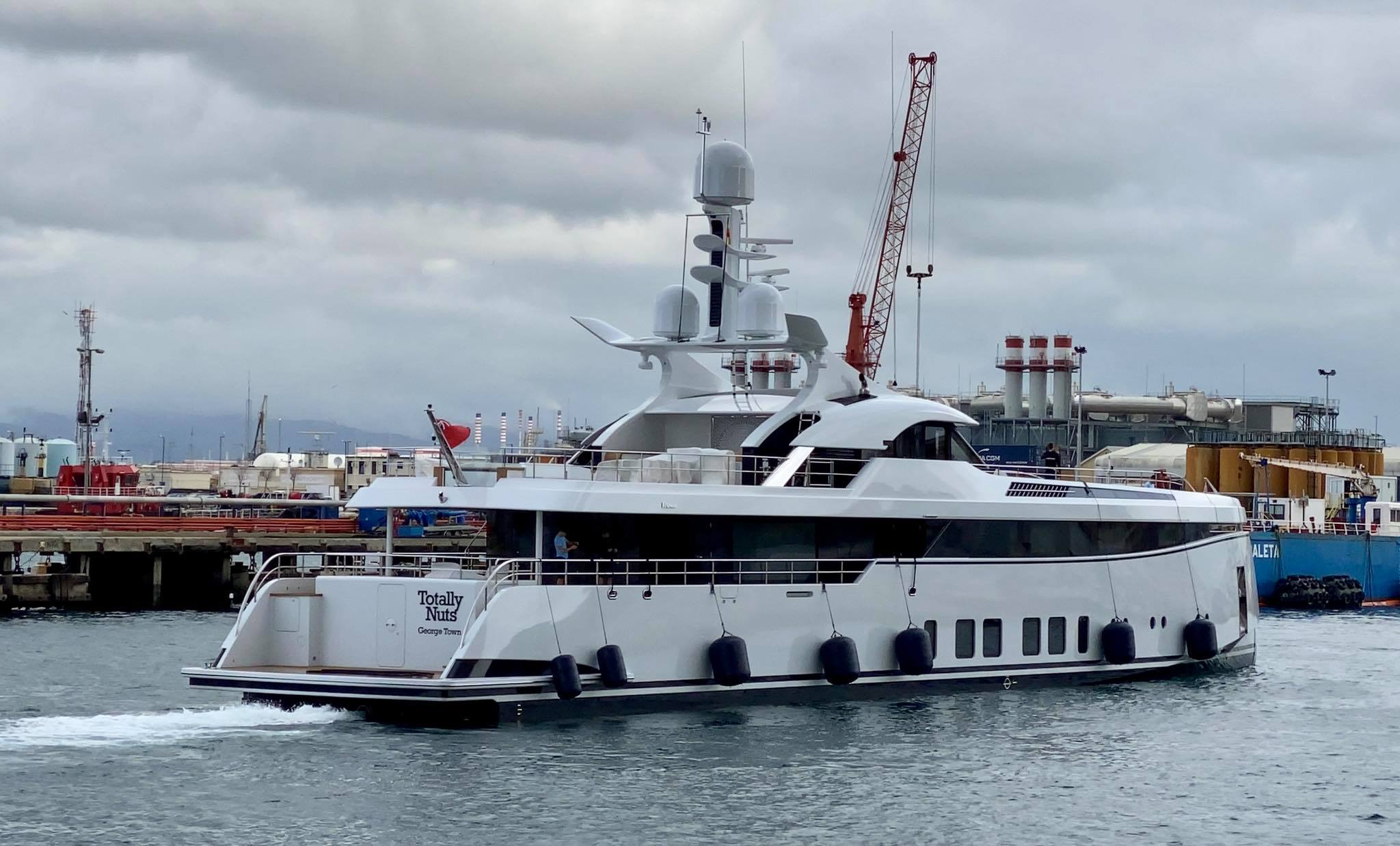 yate Totally Nuts – Feadship – 2021 – Sarkis Izrmirlian