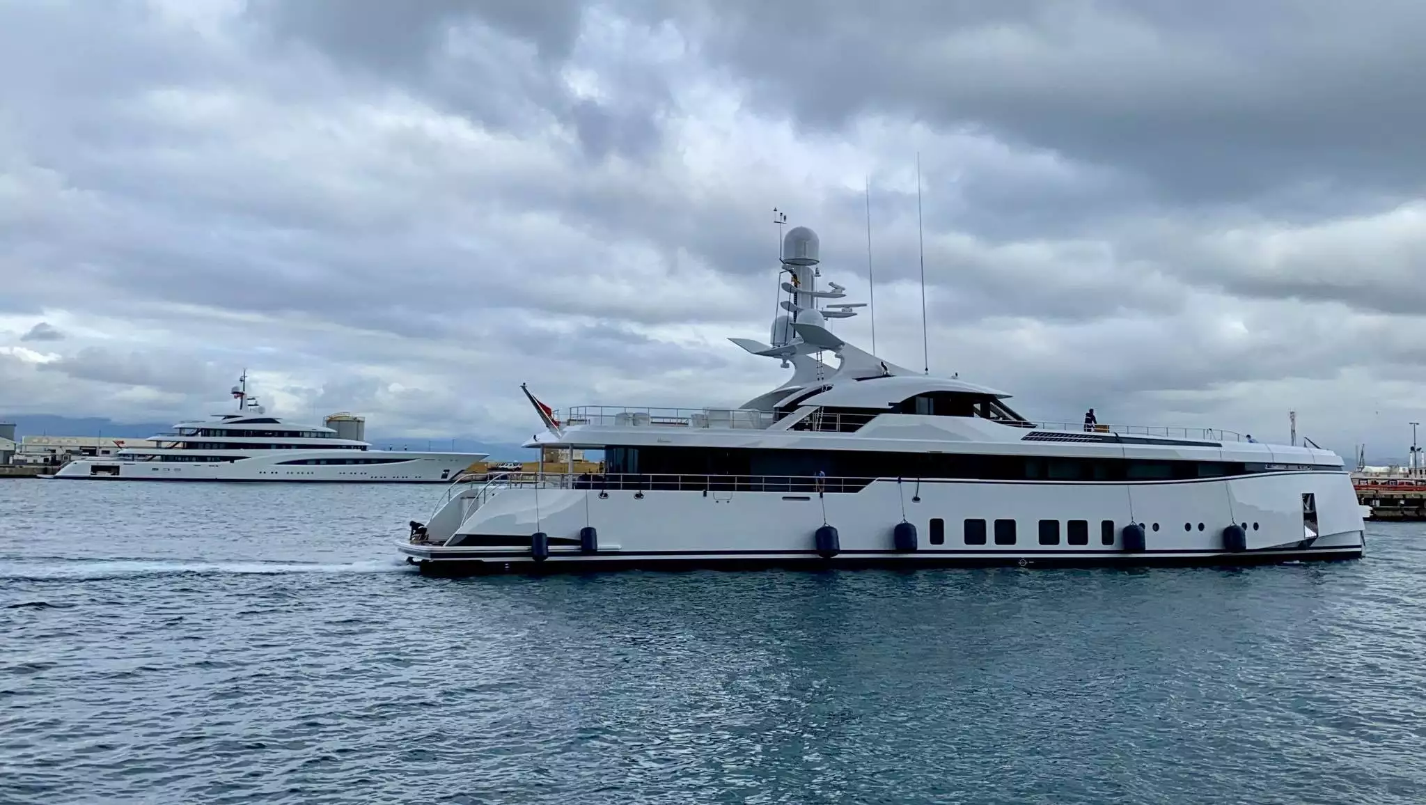 яхта Totally Nuts — Feadship — 2021 — Саркис Изрмирлян