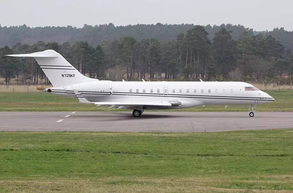 الطائرة الخاصة N729KF Bombardier Walton Kroenke