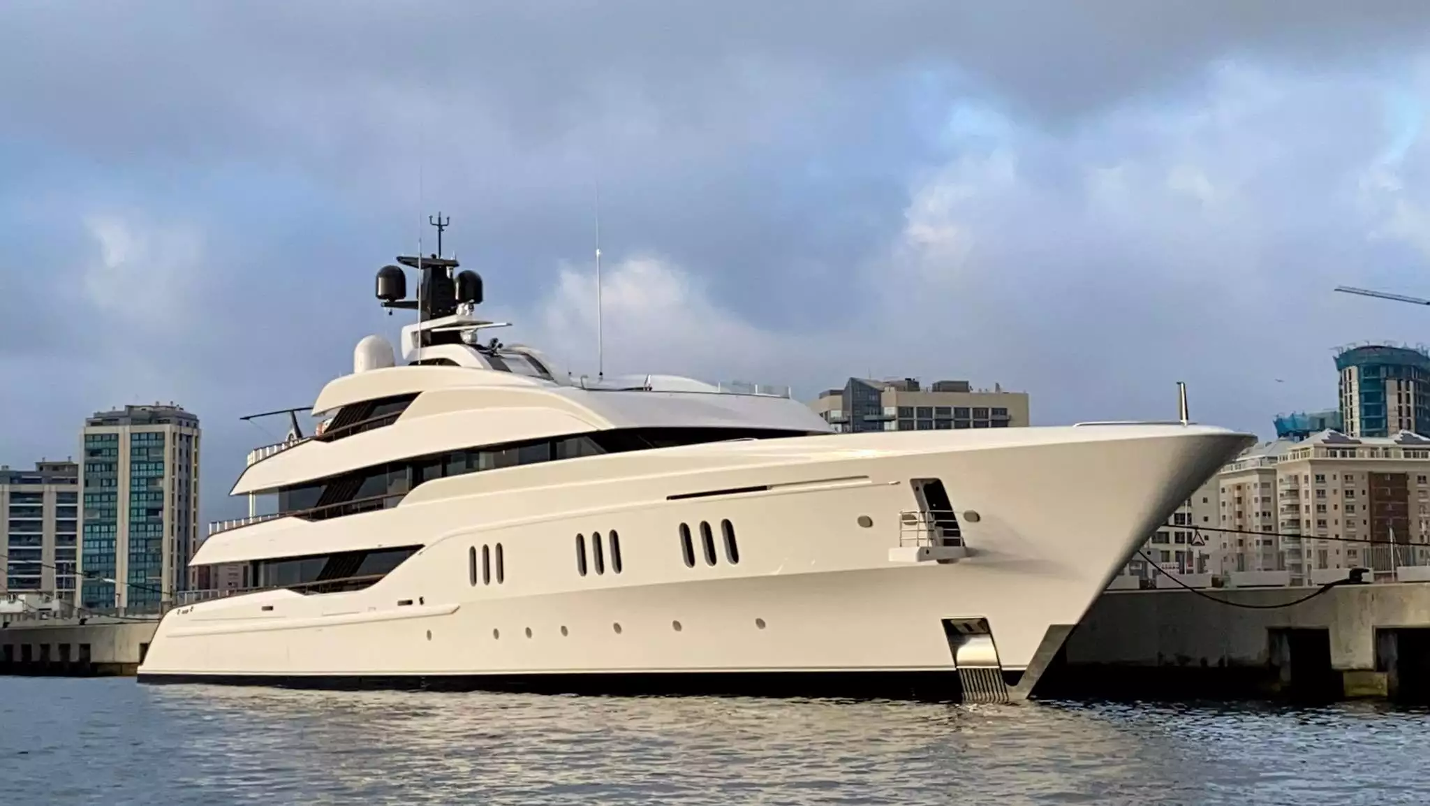 يخت فانيش - Feadship - 2021 - المالك لاري فان تويل