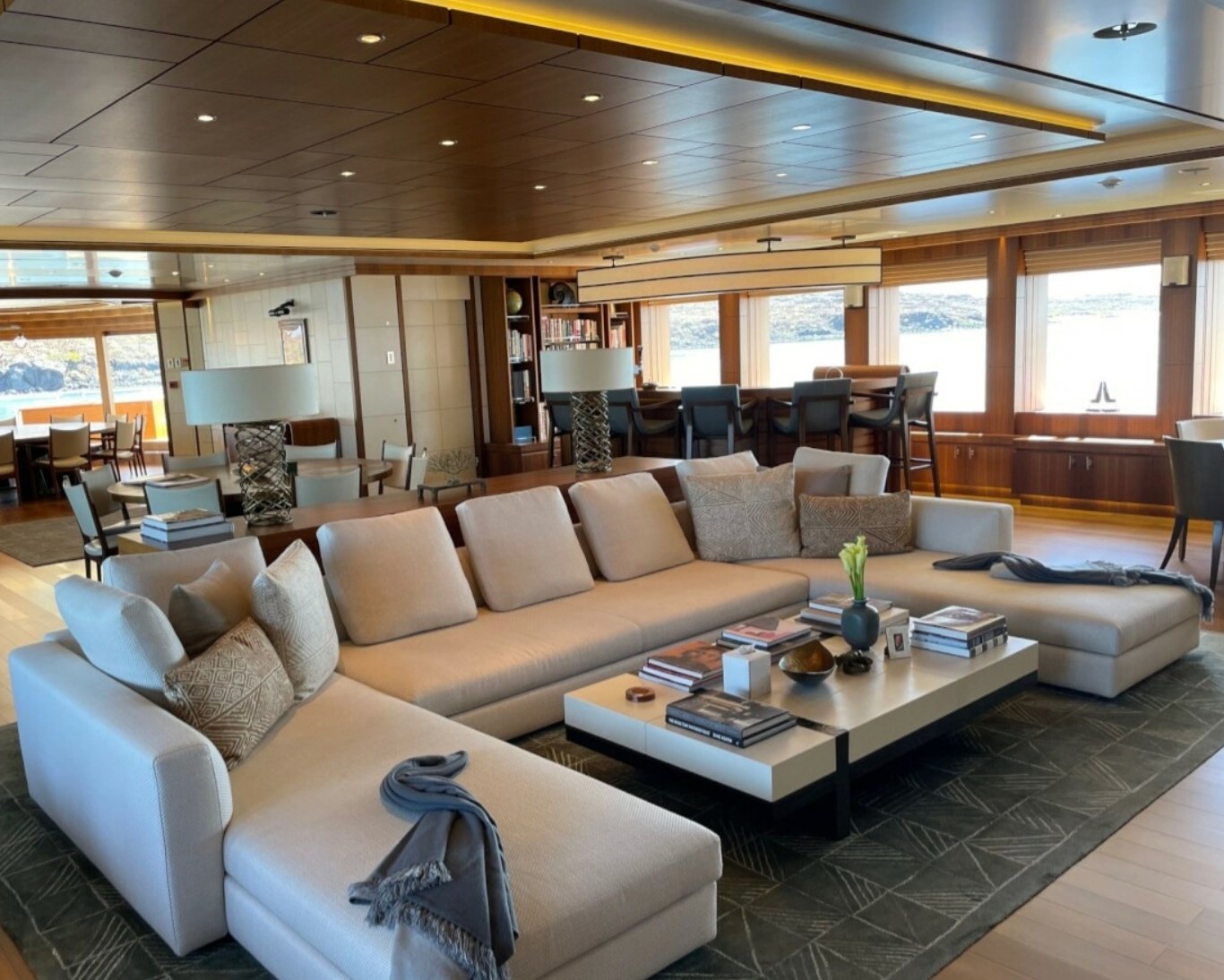 interno dell'yacht Seven Seas 