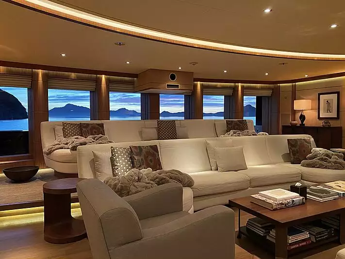 interno dello yacht Seven Seas 