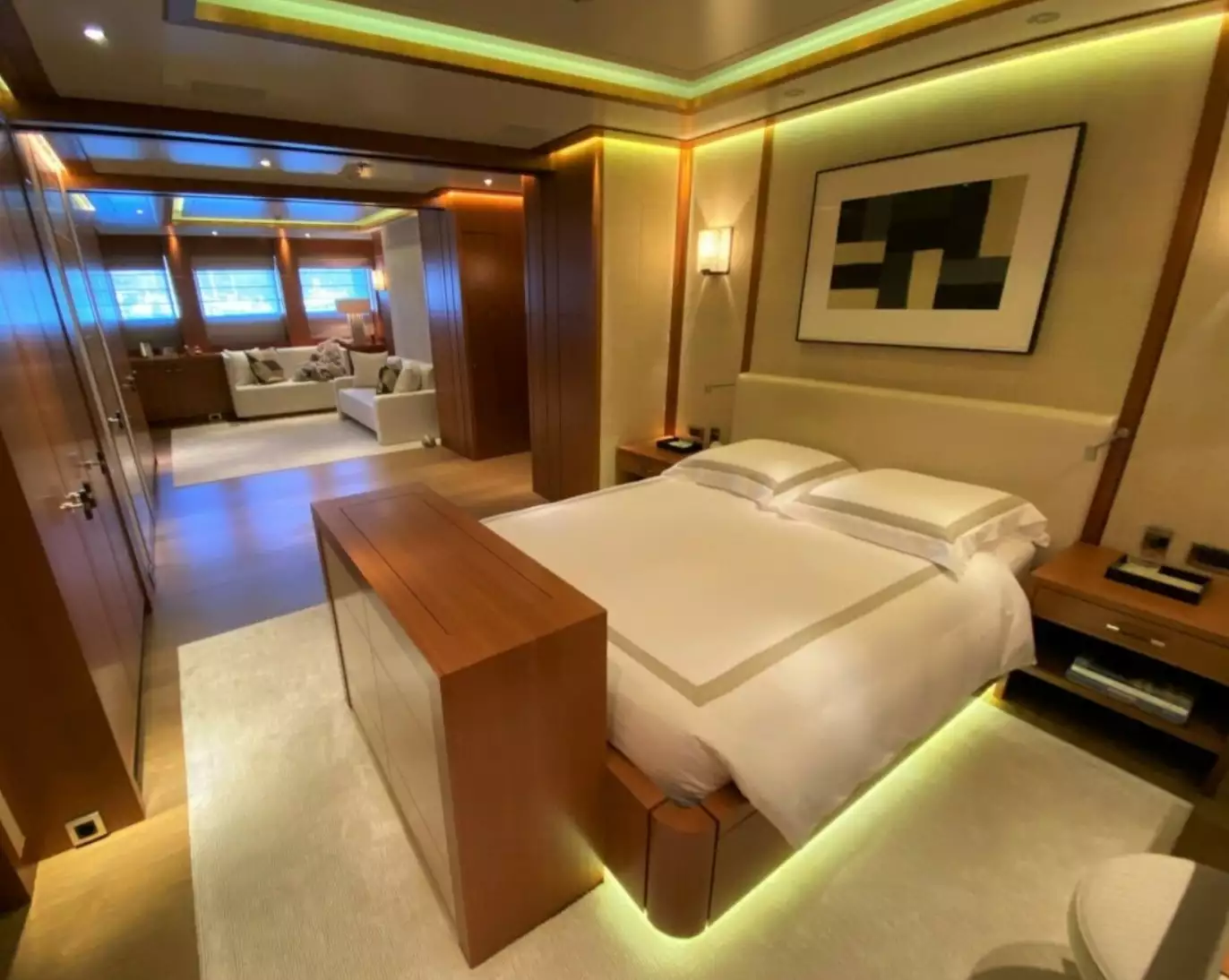 interior del yate Seven Seas 