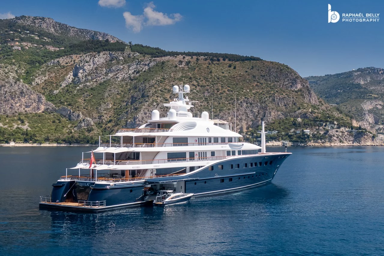 AQUILA Yat • Derecktor • 2010 • sahibi Ann Walton Kroenke