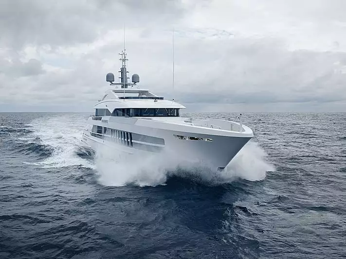 Yate Solemates – Heesen – 2020 – propietario Paul Fireman