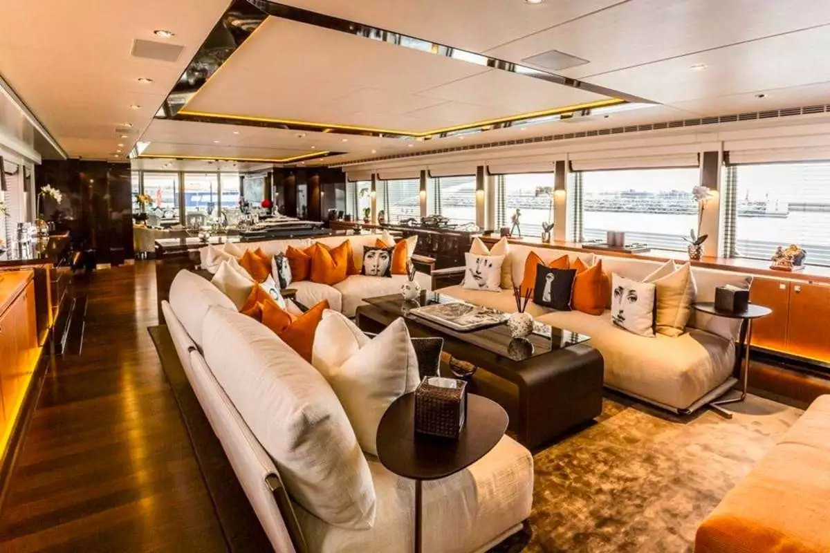 pour yacht MY LOYALTY intérieur