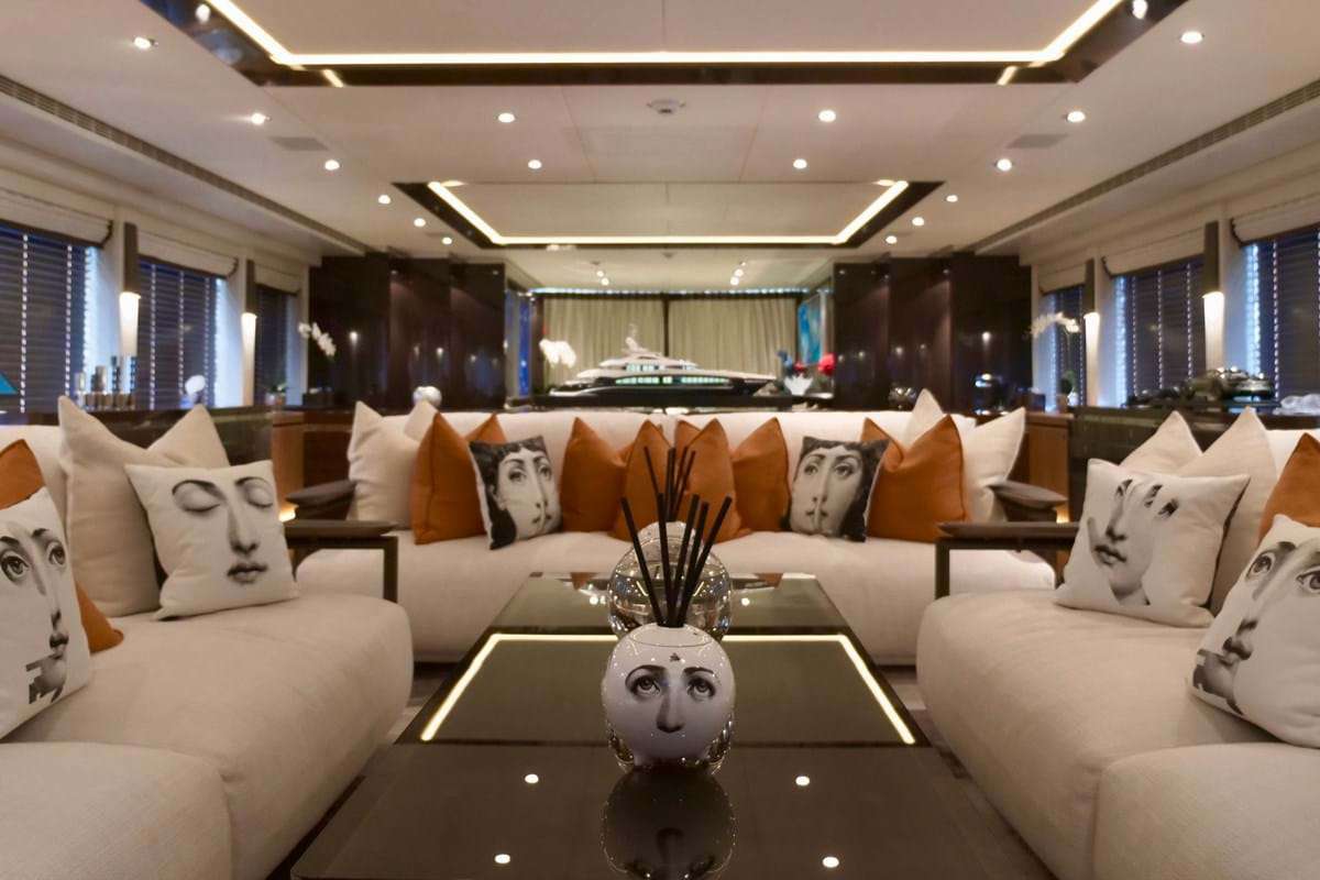 pour yacht MY LOYALTY intérieur