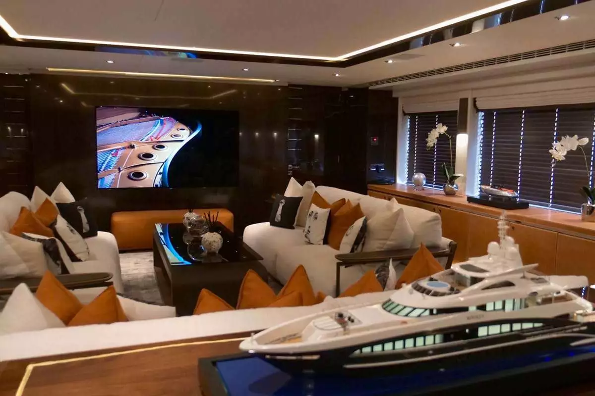 pour yacht MY LOYALTY intérieur