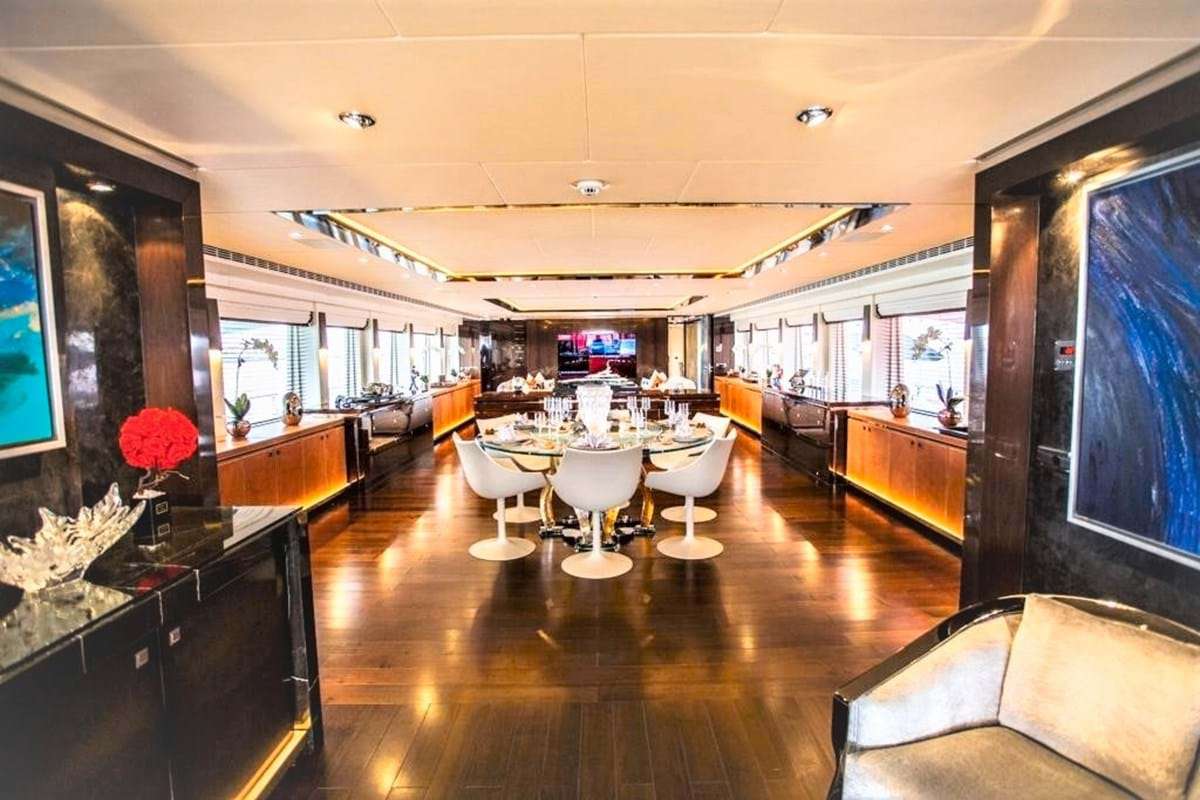 pour yacht MY LOYALTY intérieur