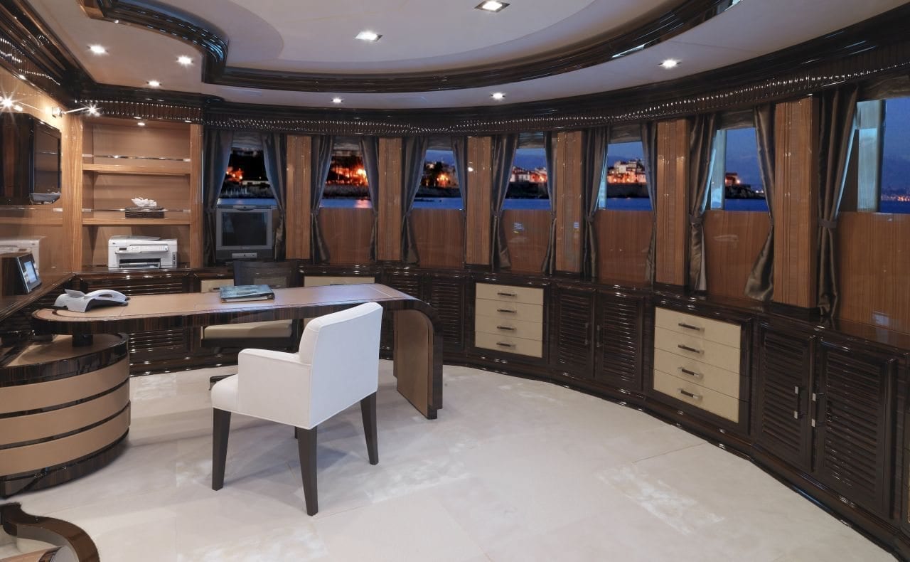 yacht Meamina interior