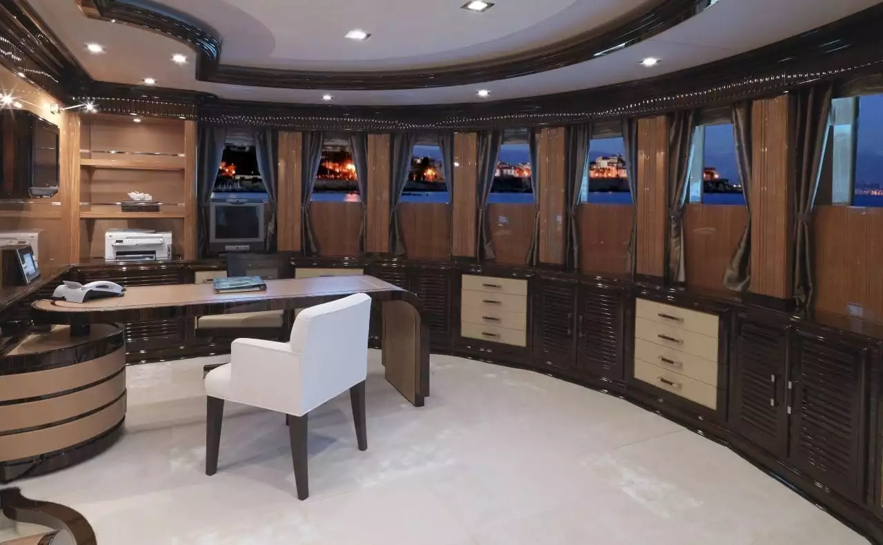 interno dell'yacht Meamina