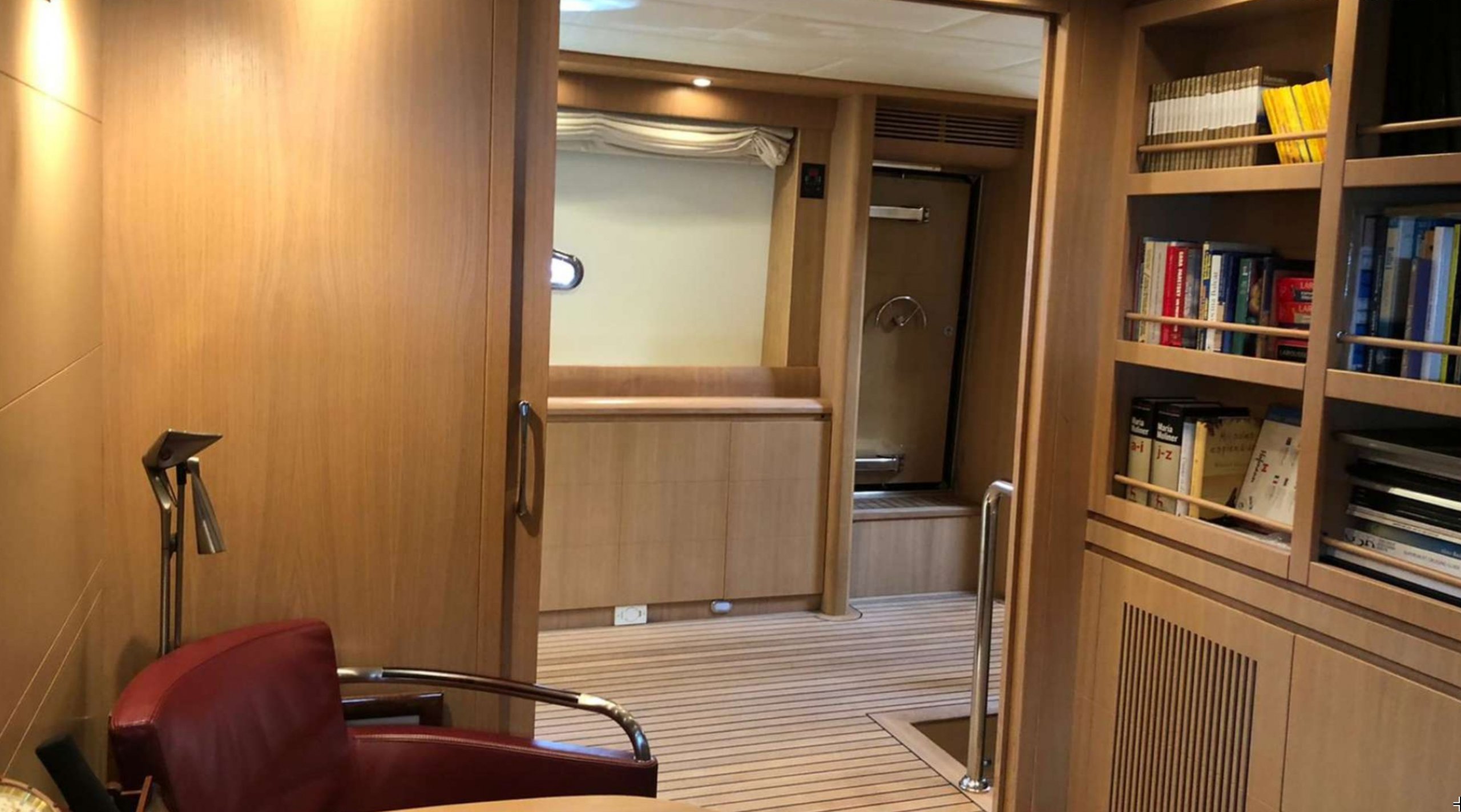 yacht Pitina intérieur