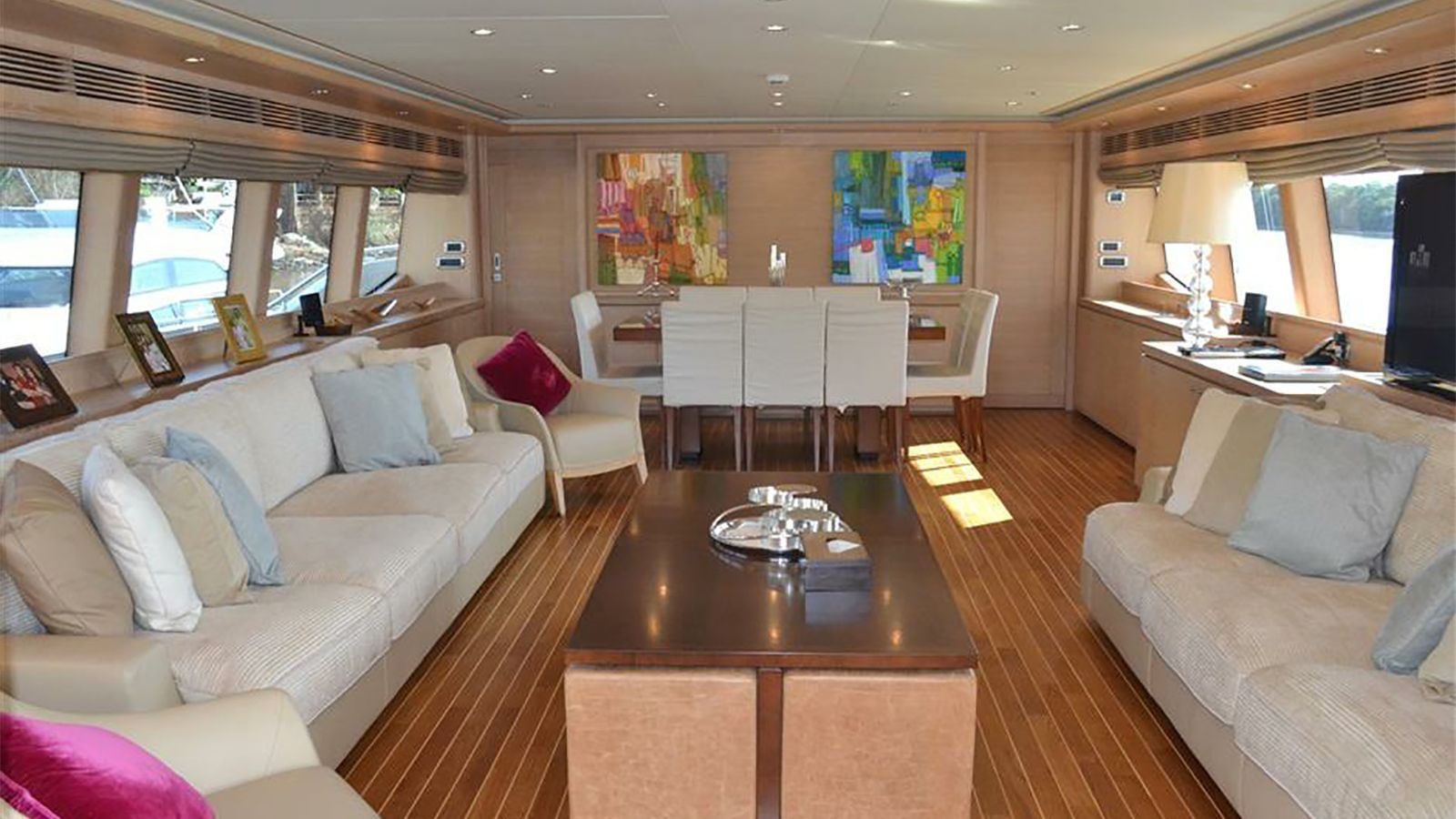 interior del yate Tian