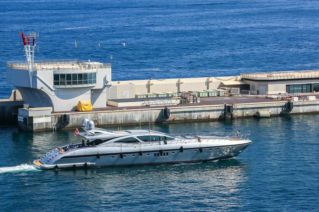 AWESOME Yacht • Overmarine • 2005 • Owner Frank Zweegers