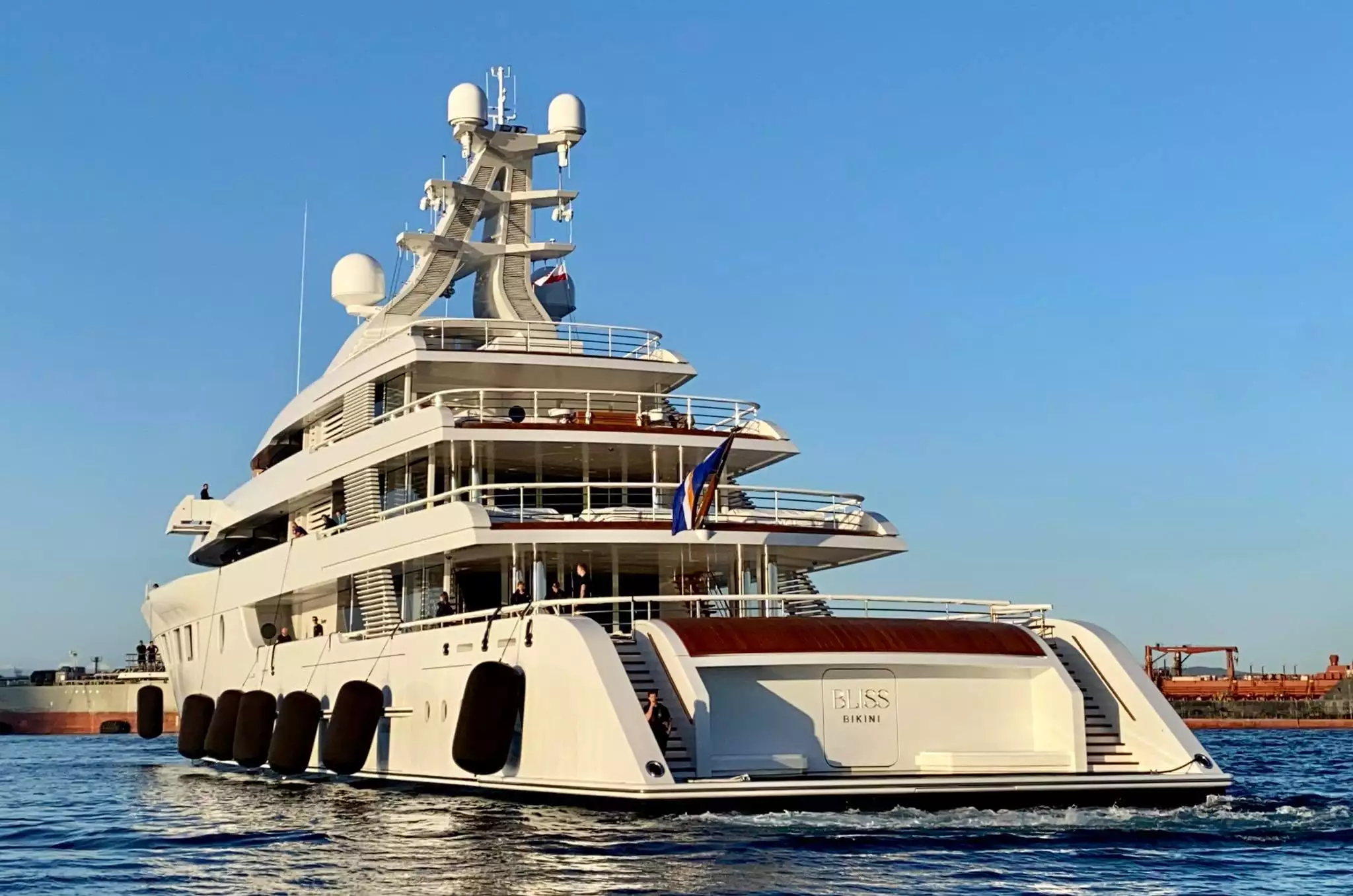 BLISS Yacht • Feadship • 2021 • Propriétaire Evan Spiegel