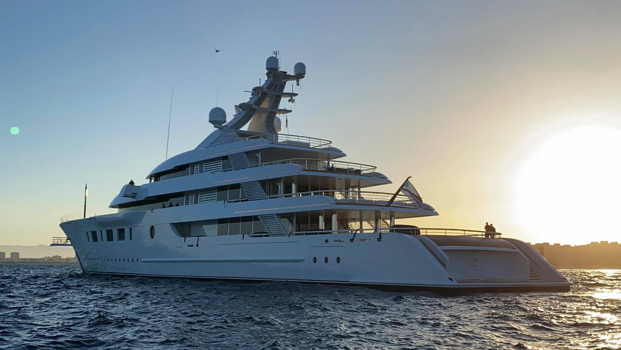 BLISS Yacht • Feadship • 2021 • Propriétaire Evan Spiegel