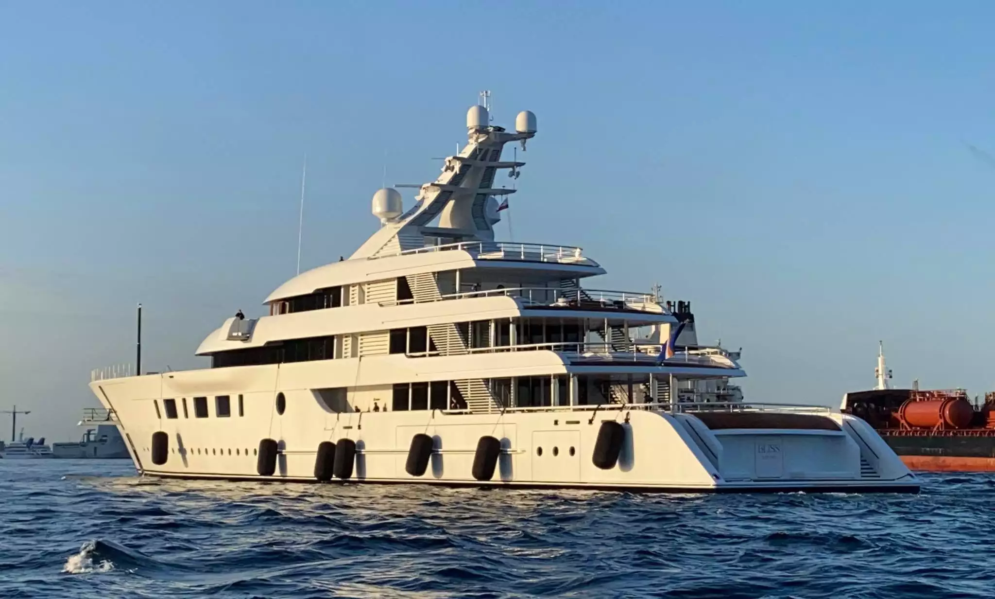 BLISS Yacht • Feadship • 2021 • Владелец Эван Шпигель