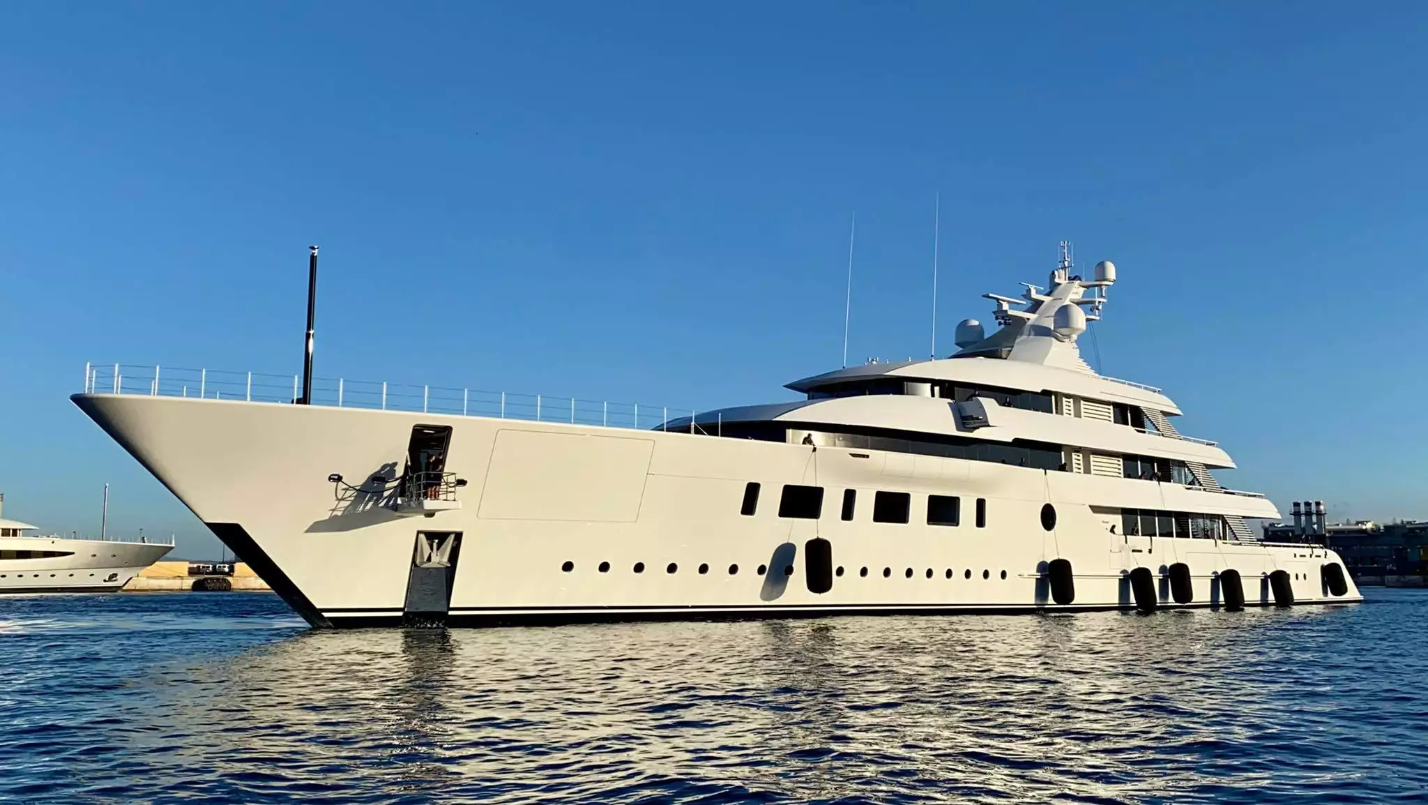 BLISS Yacht • Feadship • 2021 • Sahibi Evan Spiegel