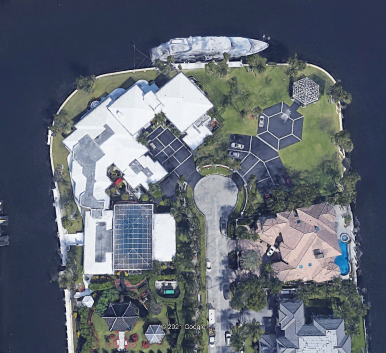 CHRISTINE LYNN • Net Worth $300 Million • House • Yacht ...